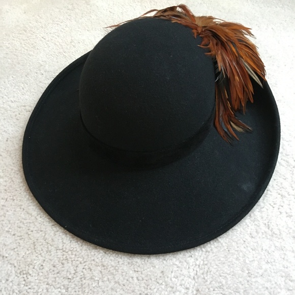 Black feathery hat